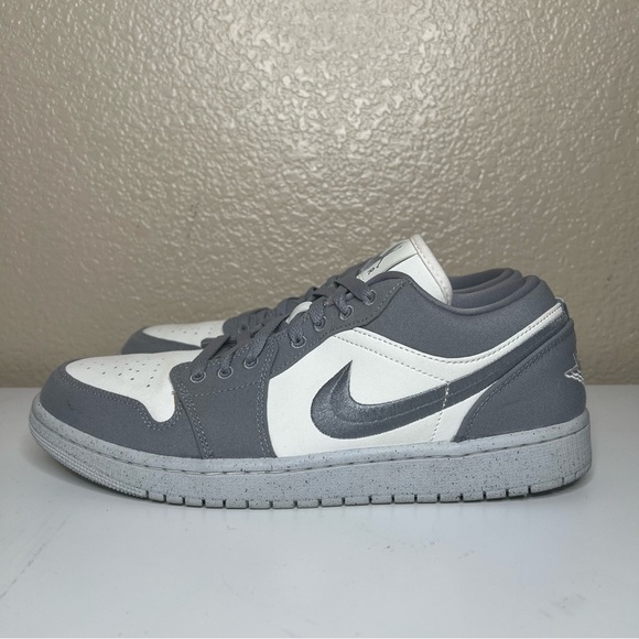 Air Jordan 1 Low SE Sneakers - Picture 3 of 6